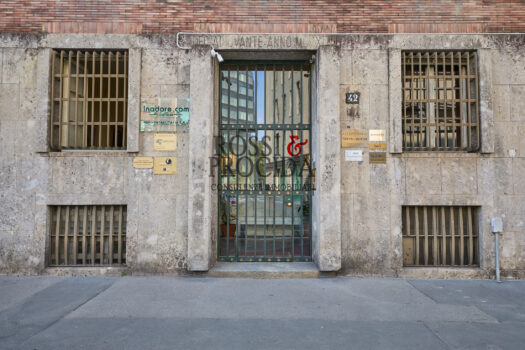 VIA MAURO MACCHI 42