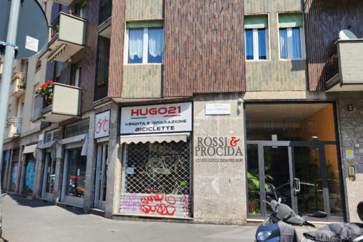 PIAZZA AMBROSOLI 3