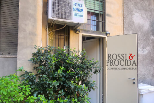 PIAZZA AMBROSOLI 3